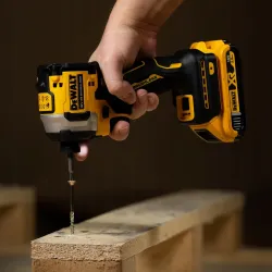 208 нм 1/4" безщітковий акумуляторний ударний дриль-шуруповерт dewalt dcf850n